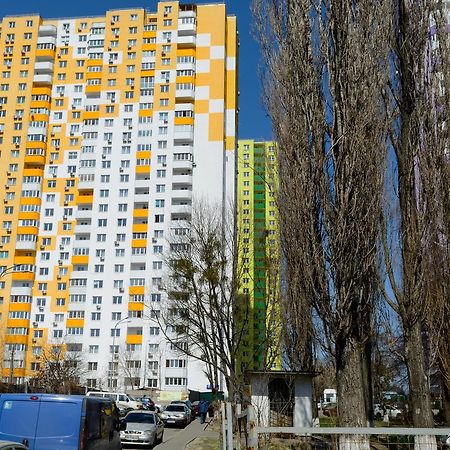 Комфортні Мині-Апартаменти Студіо На Юлії Здановської 키예프 외부 사진